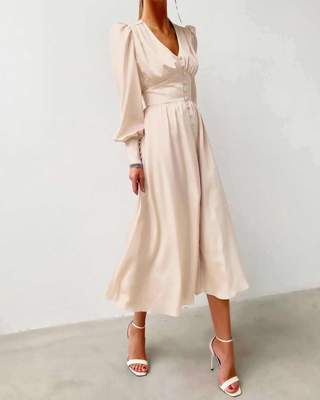 Arya | Robe élégante en satin pour femme